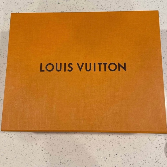 LV sneakers beige - Picture 4 of 5